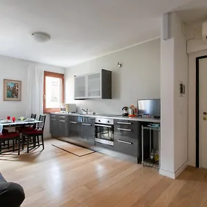 Appartement Lance With Lift, 2 Minutes Walk From The Train Station, Venise
